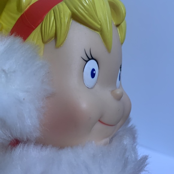 Cindy Lou Who Doll from Grinch stold Christmas by Universal - Picture 14 of 15